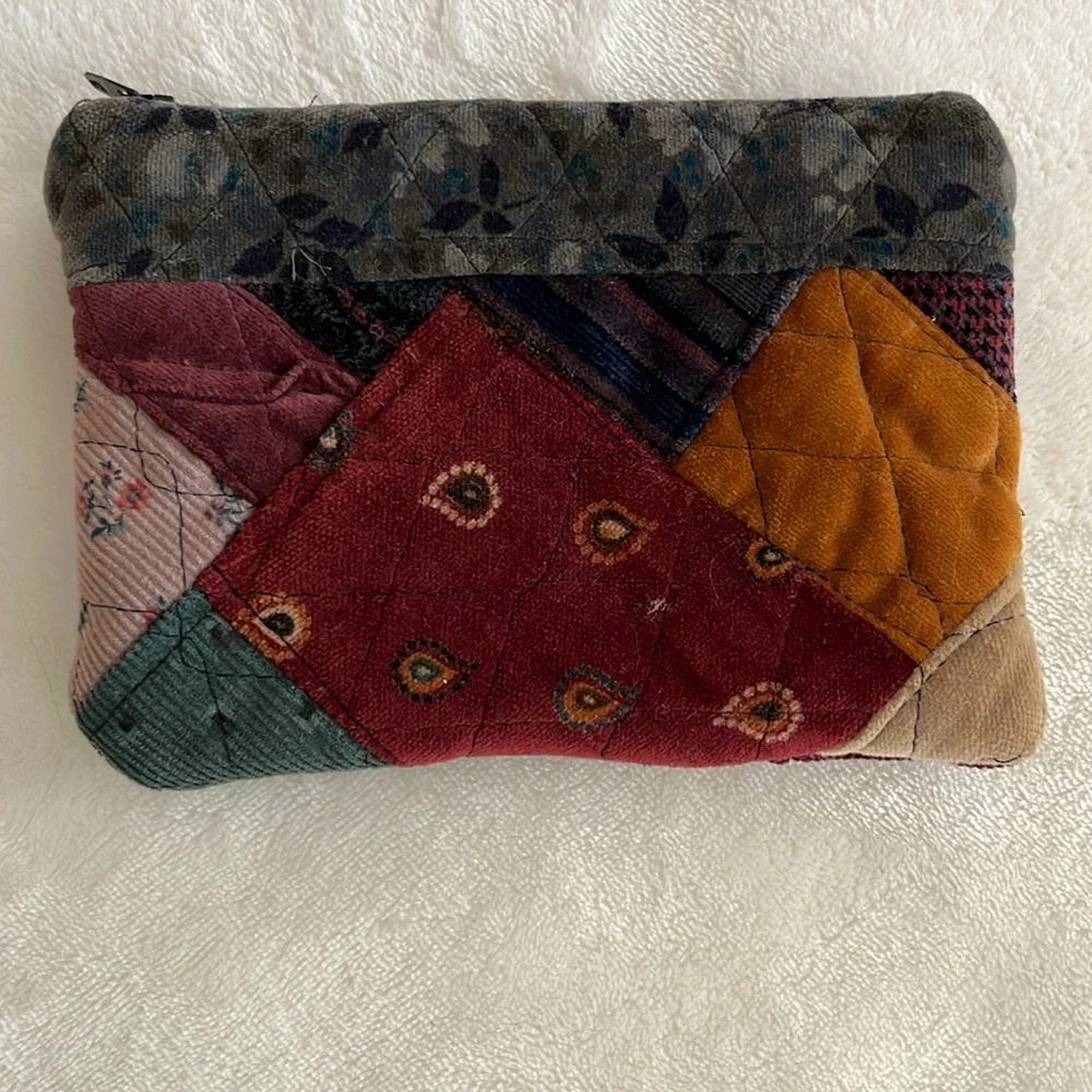 Quilted clutch